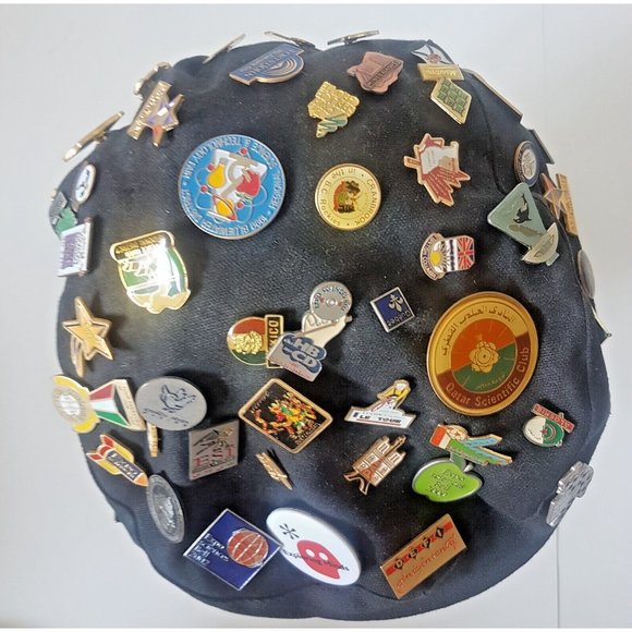 Vintage Pins LOT all Over the World 1998 CWSF Canada Wide Science Fair on Hat - Picture 3 of 15